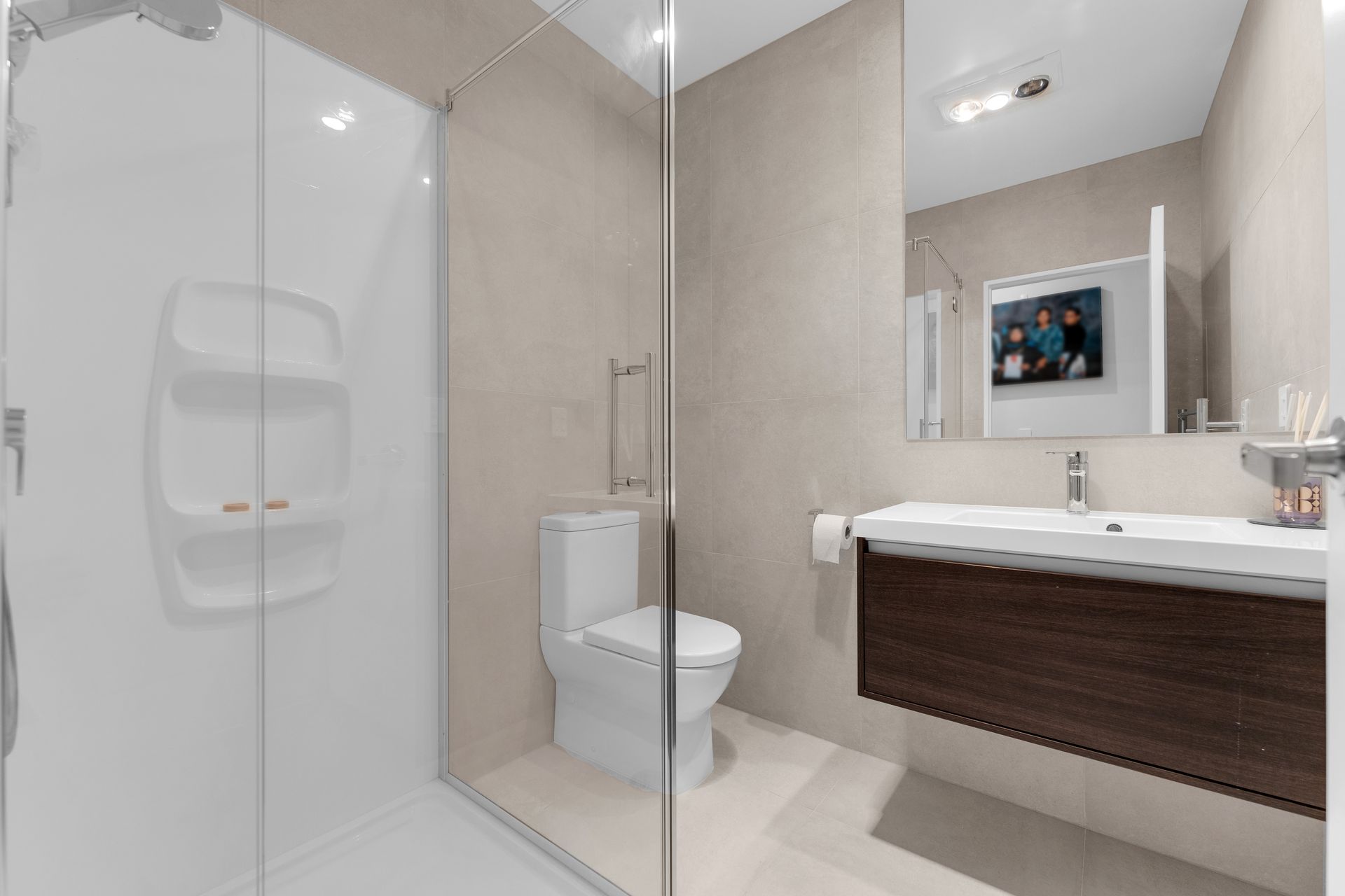 Modern 5-Bedroom Home in Karaka