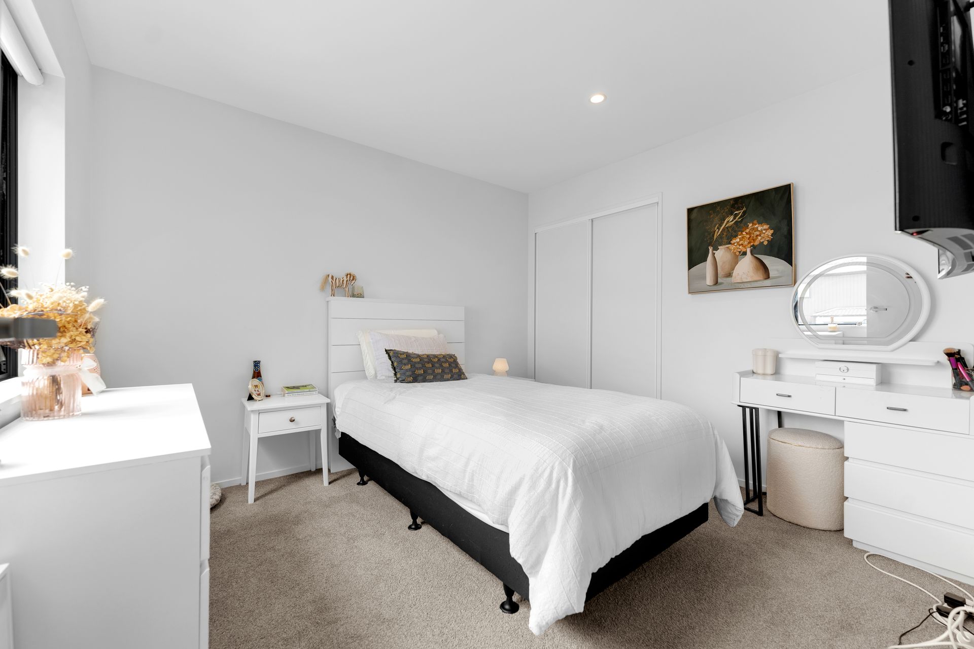 Modern 5-Bedroom Home in Karaka
