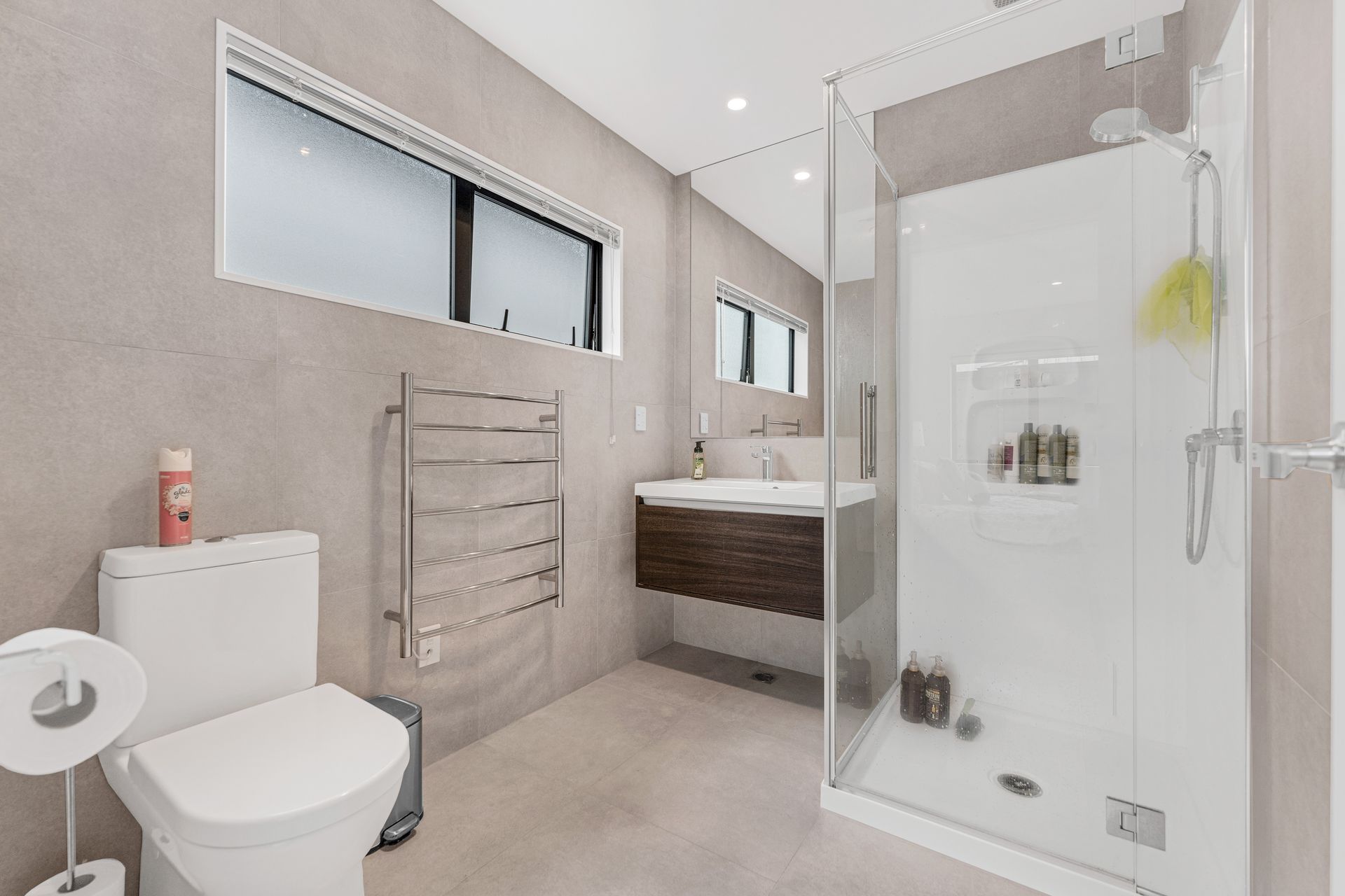 Modern 5-Bedroom Home in Karaka